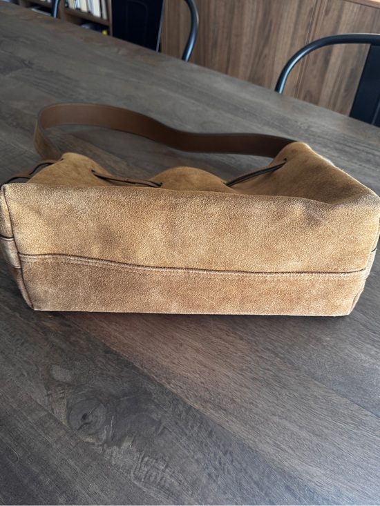 Madewell The Drawstring
Shoulder Bag Suede Dried Acorn